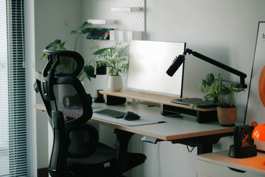 Apoio lombar em cadeira ergonômica que mantém a curvatura natural da coluna - cadeiras ergonômicas custo-benefício