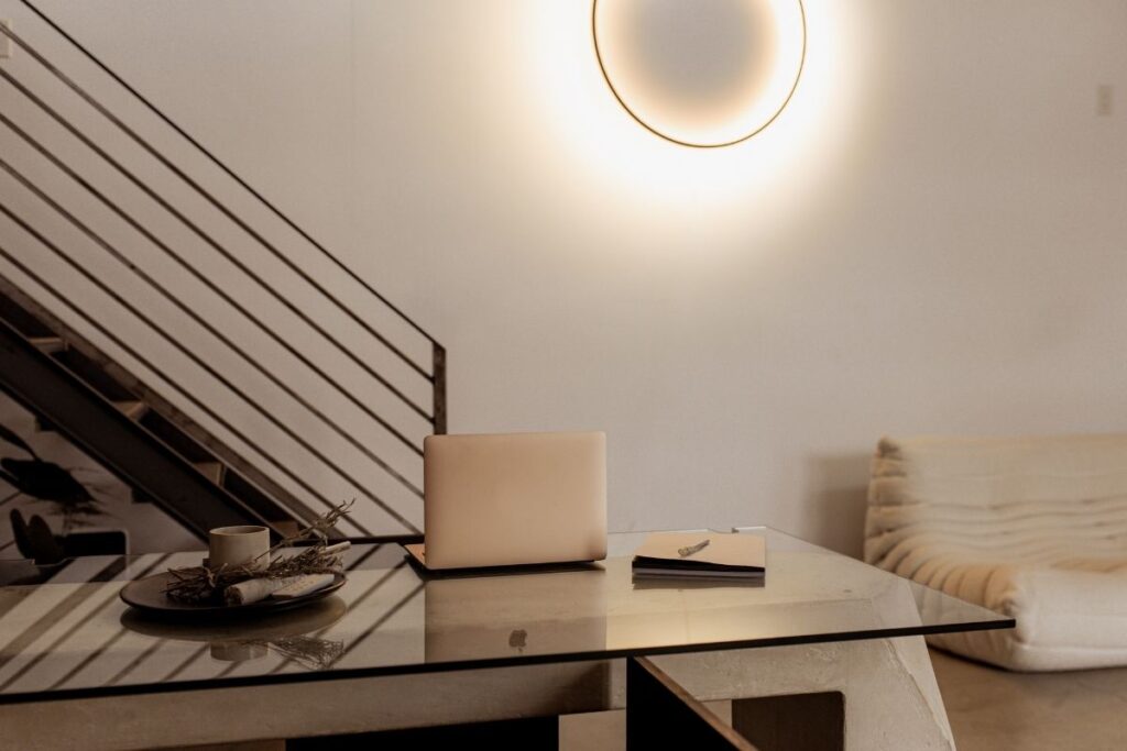 Ambiente de home office organizado para evitar a procrastinação